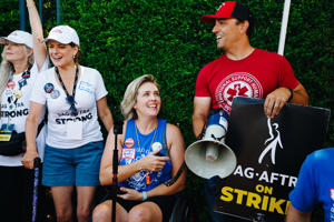 Jamey-Perry-and-SAG-AFTRA-members-in-solidarity. Photo_ Brittany Woodside .jpg